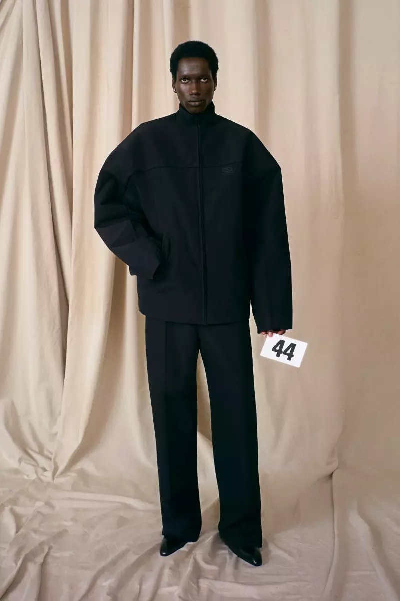 Balenciaga Couture ውድቀት 2021 ሚላን 7182_26