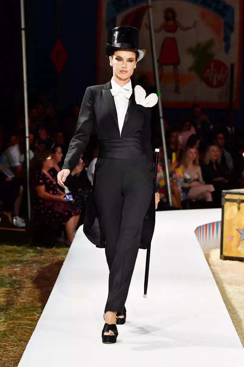 Pánské oblečení Moschino jaro léto 2019 a dámské letovisko Los Angeles5