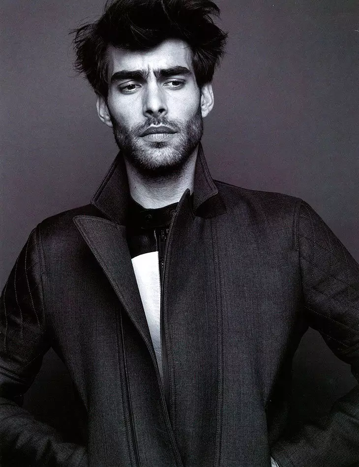 Jon Kortajarena, aufgenommen mit der Linse von Lawrence Thomas und ausgestattet von Dean Hau, für die Titelgeschichte Frühjahr/Sommer 2015 des Magazins Seventh Man.