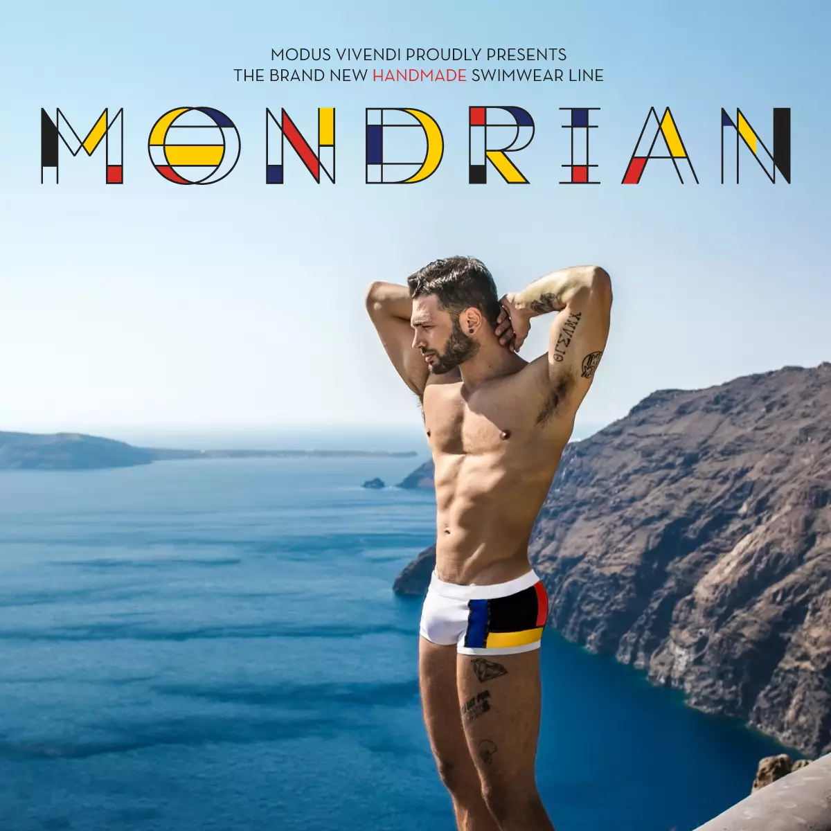 Modus Vivendi 2015 жылы жүзу киімі науқанының басталғанын мақтанышпен хабарлайды. Соңғы алты айда бренд әлемнің түкпір-түкпіріндегі таңғажайып орындарда түсірілген жаңа топтамалар мен әдемі модельдермен көп қырлы науқанды ұсынды. Серияның бұл соңғы бөлігі алдағы апталарда шығарылатын топтаманы ұсынады және бізді Modus Vivendi: Грецияның үйіне көрнекі саяхатқа апарады. Санторини грек аралдарының ең әдемісі екені сөзсіз және фотограф Никос Пападопулос әйгілі кальдераның керемет көріністерін пайдалана отырып, жаңа купальник топтамасын түсіруді дәл осы жерде таңдады. Біз осы жаңа шағын науқандар сериясын Mondrian Line арқылы бастаймыз. Modus Vivendi жаңа топтамасындағы нағыз асыл тастар, Mondrian Line жүзу киімі қолдан жасалған және ең жақсы материалдармен мұқият жасалған. Көк, қызыл және сары түс блогының сән трендін жаңа деңгейге көтеріп, ақ немесе қара түспен мінсіз дәммен үйлеседі. Сызық ұлы суретші Мондрианның жұмысынан шабыттанған және әрқайсысы екі түсті комбинациядағы екі ерекше кесінділерден (брюфстер мен бразилиялық кесілген бөренелер) тұрады. Өнер осы жарқын, ерекше және ескірмейтін дизайнда сәнмен кездеседі. Кредиттер: Суға арналған киім: Modus Vivendi (www.e-modusvivendi.com) Фотограф: Никос Пападопулос Модельдер: Кристос Артемиоу Орналасқан жері: Санторини, Греция