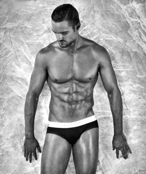 OBSESE | Thom Evans od fotografa Daniela Jaemse pro „FTAPE“ 736_1