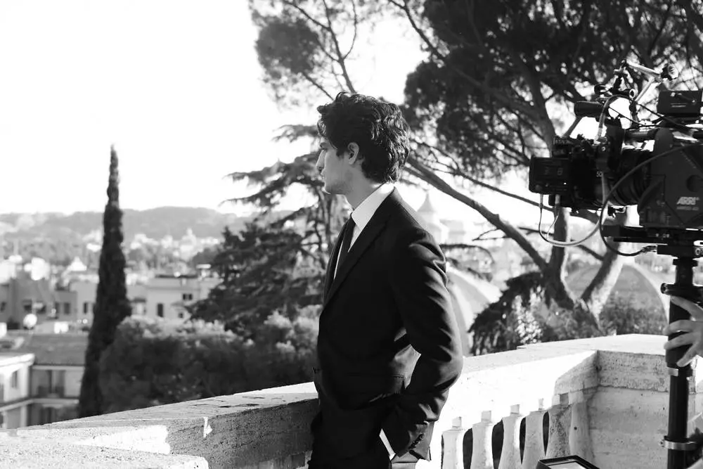 LOUIS GARREL PER VALENTINO UOMO