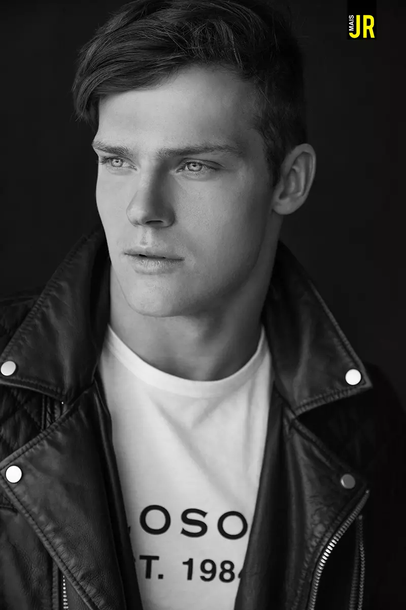 Antrenorul personal și modelul canadian Ben Todd a pozat pentru fotograful brazilian Lucas Ferrier, într-un editorial publicat în exclusivitate pentru revista MAIS JR (http://www.maisjr.com.br). Băiatul are 22 de ani, 1,80 înălțime și ochi albaștri, iar clicuri s-au făcut la New York.