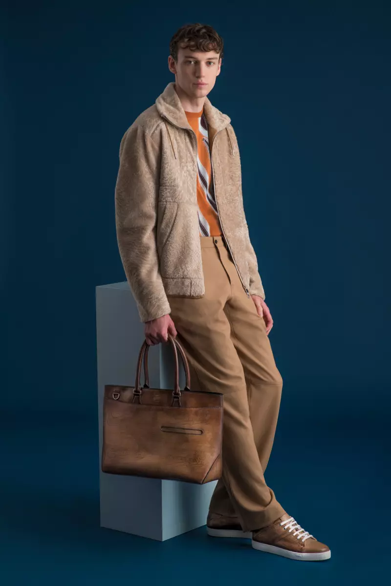 Berluti Men’s Spring 2022 в Париже 7543_20