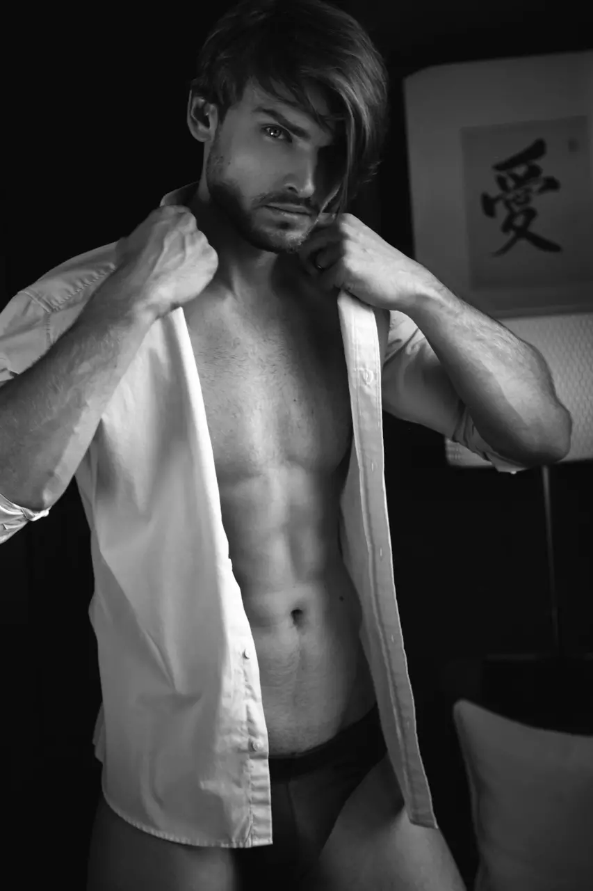 Emocionante apresentar o modelo croata quente Mario Skaric fotografado por Thomas Synnamon em Nova York.