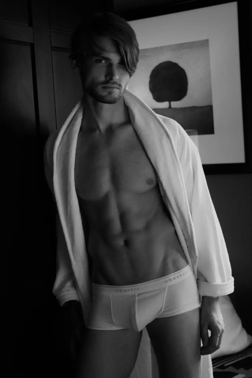 Emozionante presentare il modello hottie croato Mario Skaric fotografato da Thomas Synnamon a New York.