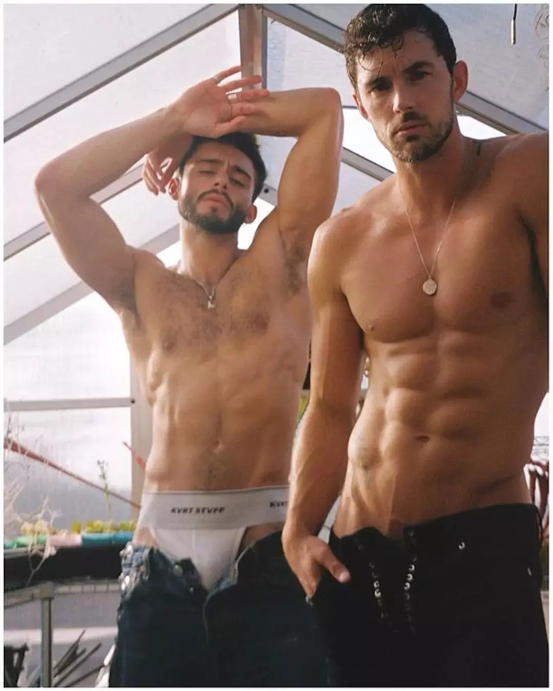 Ụmụ nwoke na-esote ụzọ: Christian Hogue & Maverick McConnell nke Davis Bates dere 7789_6