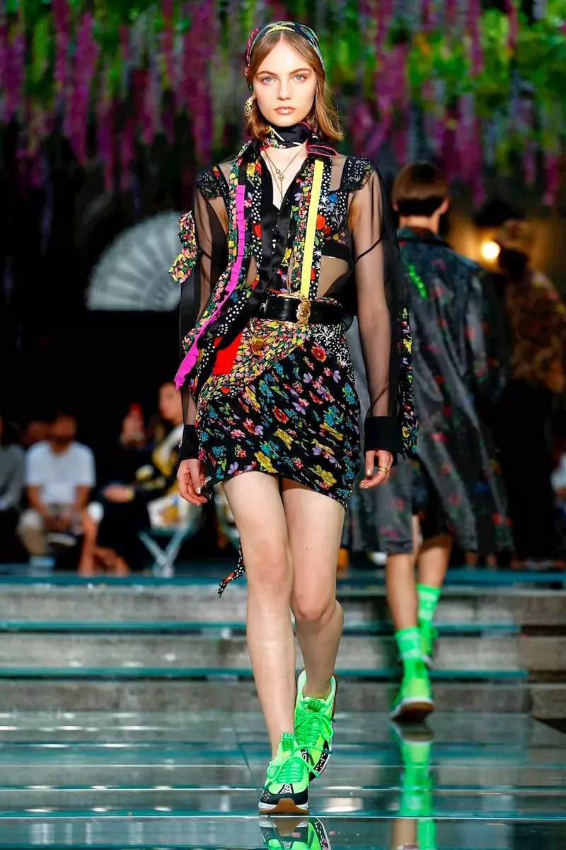 Baju Lalaki Versace Musim Semi Usum Panas 2019 Milan42