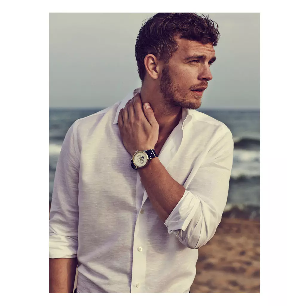 Plej bonaj modeloj Garrett Neff kaj Benjamin Eidem gvidante la novan Massimo Dutti Men Lookbook de Majo 2015.