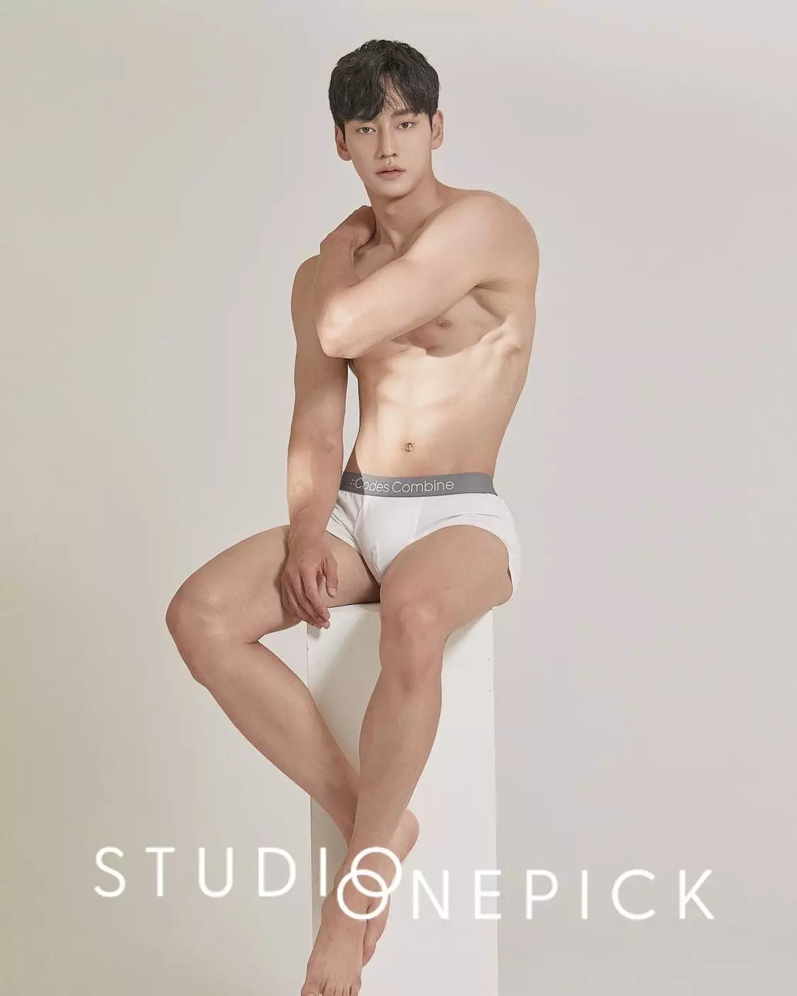 Ny mombamomba ny vatana tonga lafatra: Shin Seungchul avy amin'ny Studio Onepick 7996_2