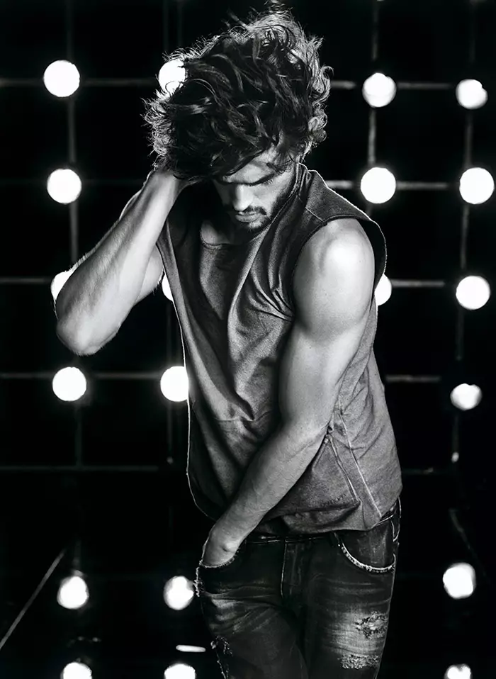 Yepamusoro modhi Marlon Teixeira ari kuburitsa zvinokatyamadza muFall/Winter itsva 2015 yeOsmoze Jeans. Itarise.