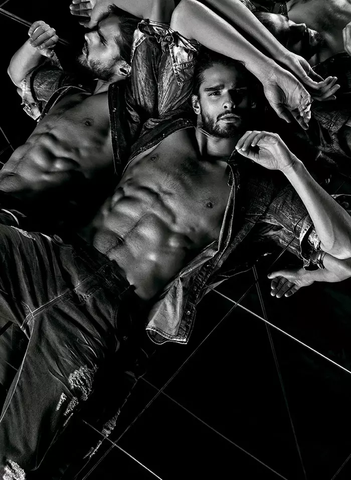 Top modél Marlon Teixeira posing flawless ngerakeun dina ragrag anyar / Usum 2015 pikeun Jeans Osmoze. Parios éta.