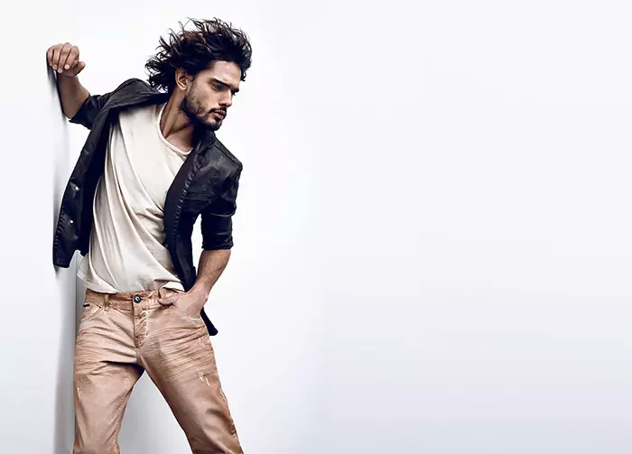 Yepamusoro modhi Marlon Teixeira ari kuburitsa zvinokatyamadza muFall/Winter itsva 2015 yeOsmoze Jeans. Itarise.