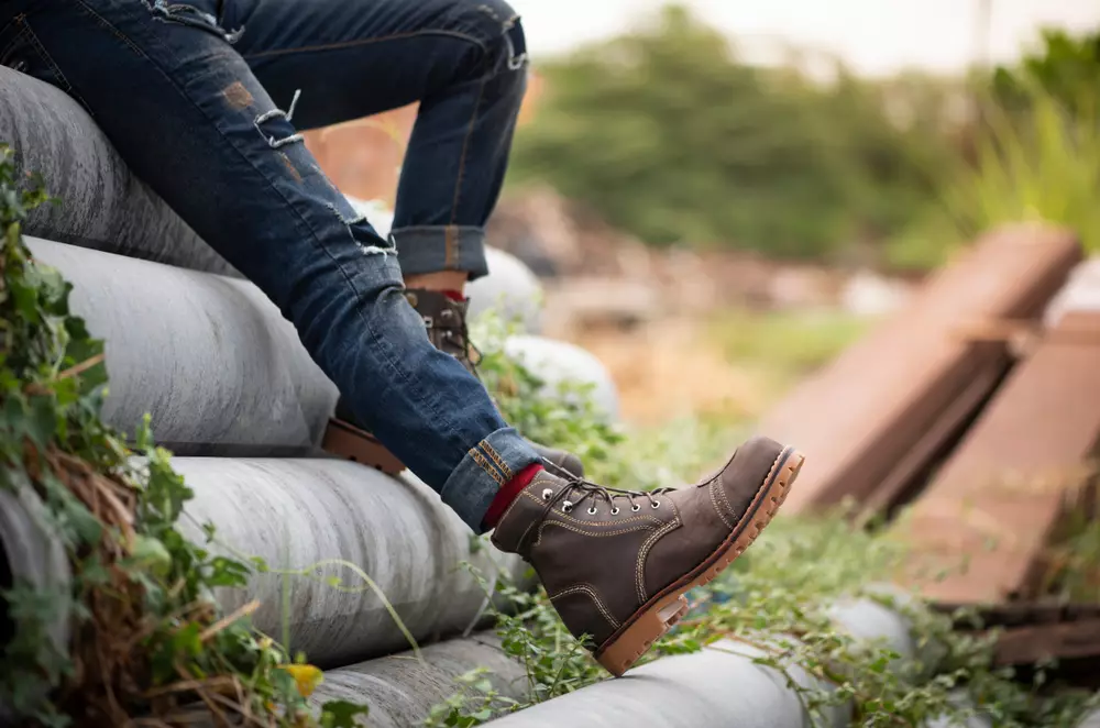 Les meilleures bottes de travail de sécurité à enfiler pour les hommes qui travaillent en déplacement