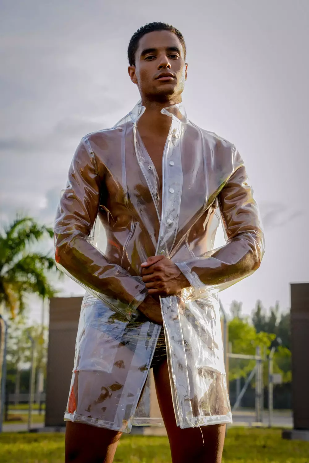 Opgewonde om hierdie pragtige materiaal deur fotograaf Ivan Sanchez eksklusief vir Fashionably Male aan te bied, met die manlike model Derick Johnson verteenwoordig deur Elite Models Miami, alle klere word deur Etnos verskaf met 'n paar galante kledingstukke wat so goed lyk vir Derick wat modelleer in estetiese bewegings.