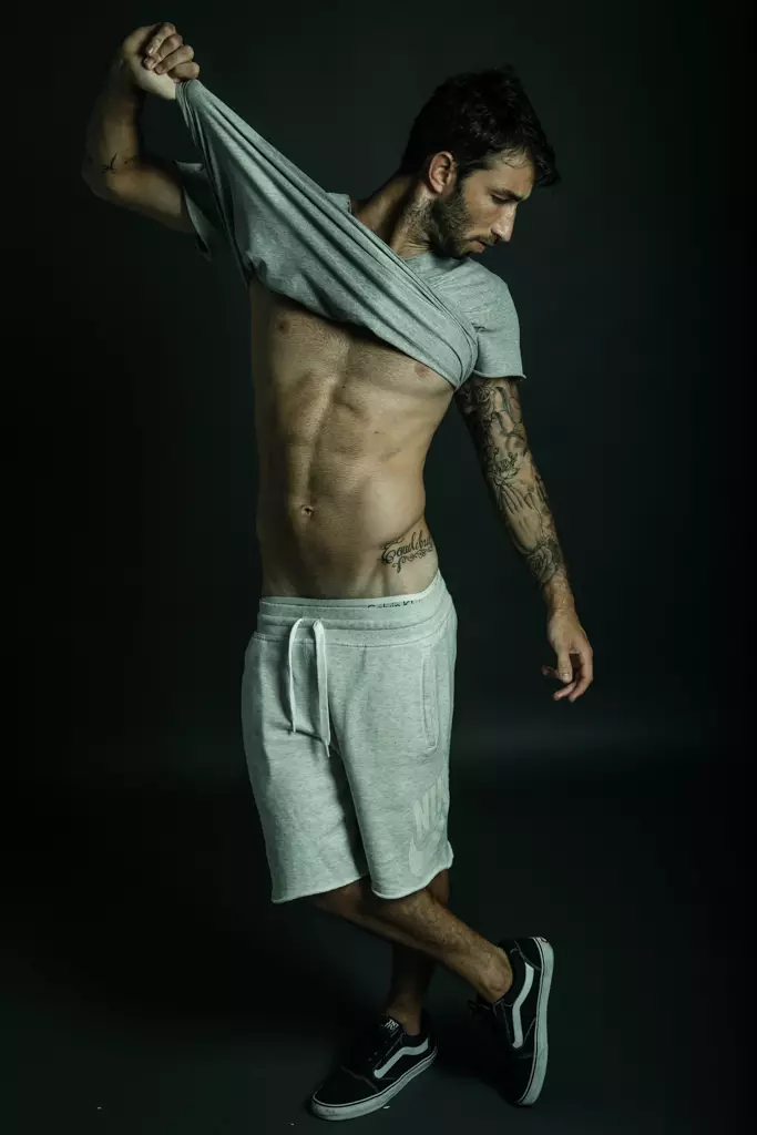 Kagum ku penampilan modél lalaki Brasil Daniel Crisanti ti DN Models Agency ditémbak ku Magno Bottler di Florianópolis