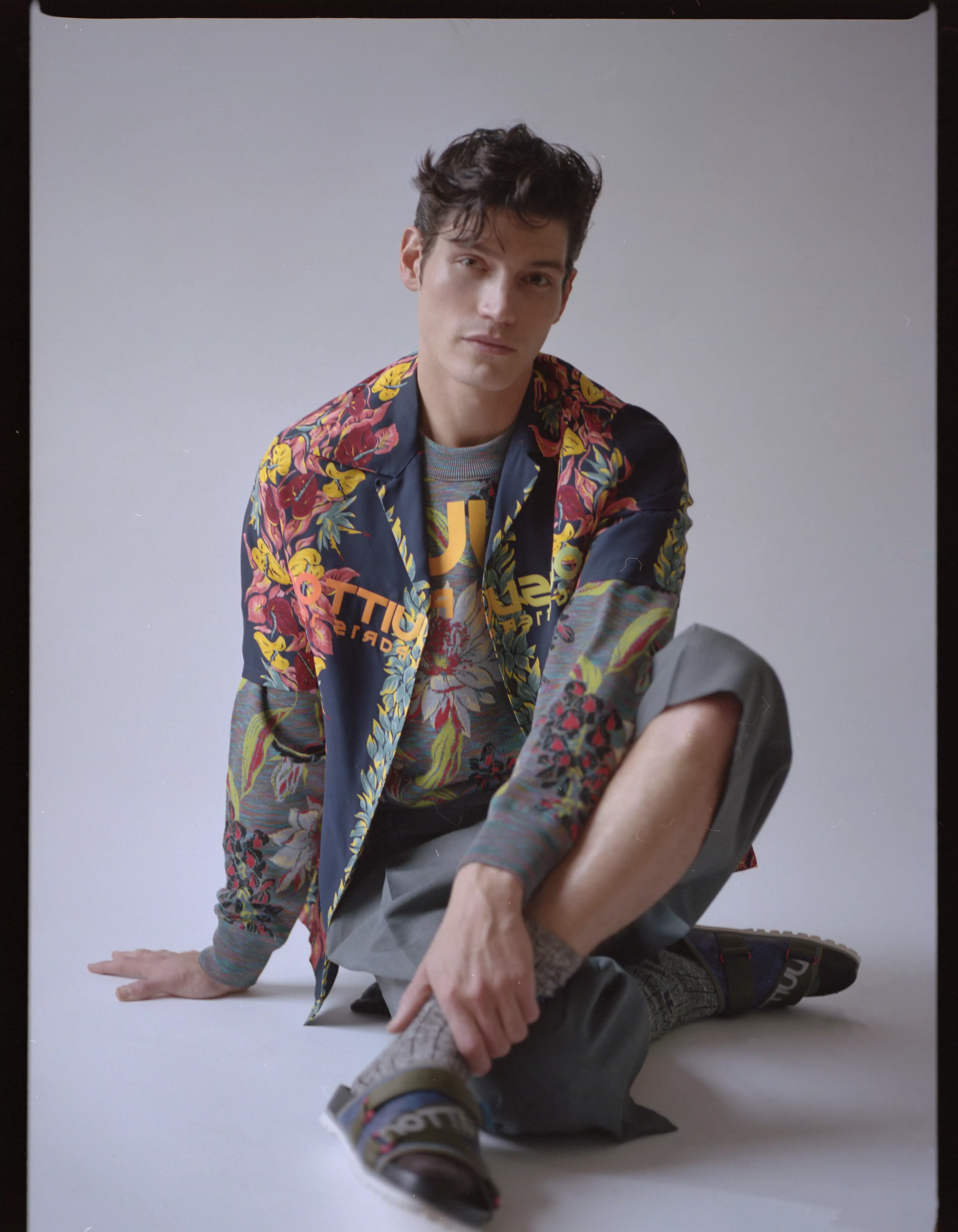 El model i cantant Sam Way en una edició de moda per a Essential Homme