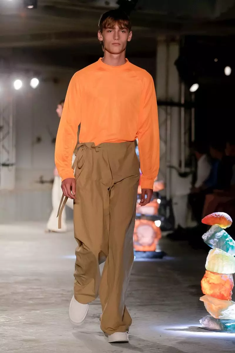 „Acne Studios“ vyriški drabužiai, 2019 m. pavasario vasara Paryžiuje38