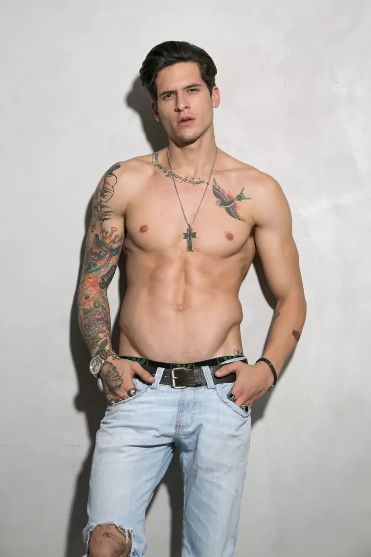 Vad mer kan vi säga, människor? vi har den brasilianska toppmodellen Diego Fragoso för en digital uppdatering av Jeff Segenreich. Diego på Mega Model Brazil.