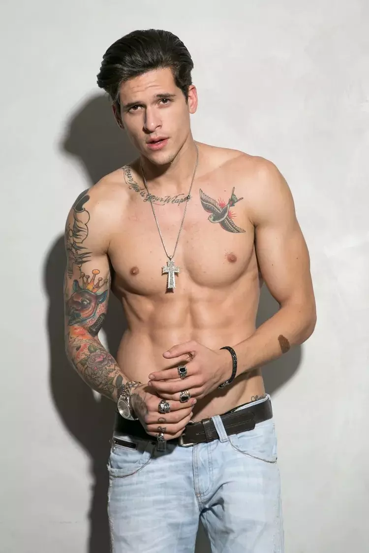 Wat kunnen we nog meer zeggen, mensen? we hebben het Braziliaanse topmodel Diego Fragoso voor een digitale update door Jeff Segenreich. Diego bij Mega Model Brazilië.