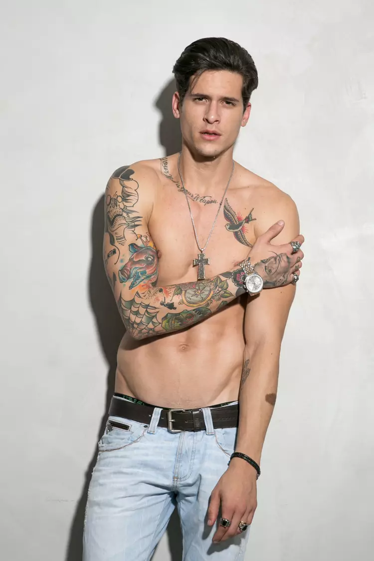 Hvad mere kan vi sige, folkens? vi har den brasilianske topmodel Diego Fragoso til en digital opdatering af Jeff Segenreich. Diego hos Mega Model Brazil.