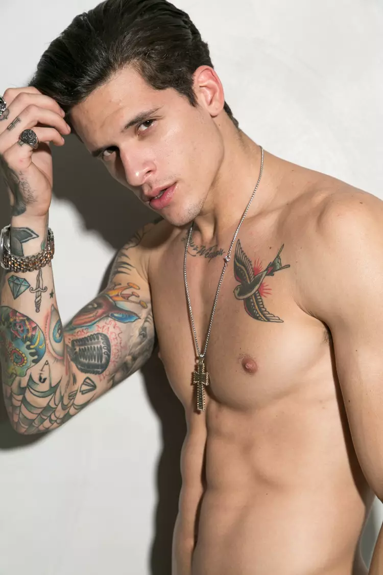 ¿Qué más podemos decir, gente? contamos con el top model brasileño Diego Fragoso para una actualización digital de Jeff Segenreich. Diego en Mega Model Brasil.