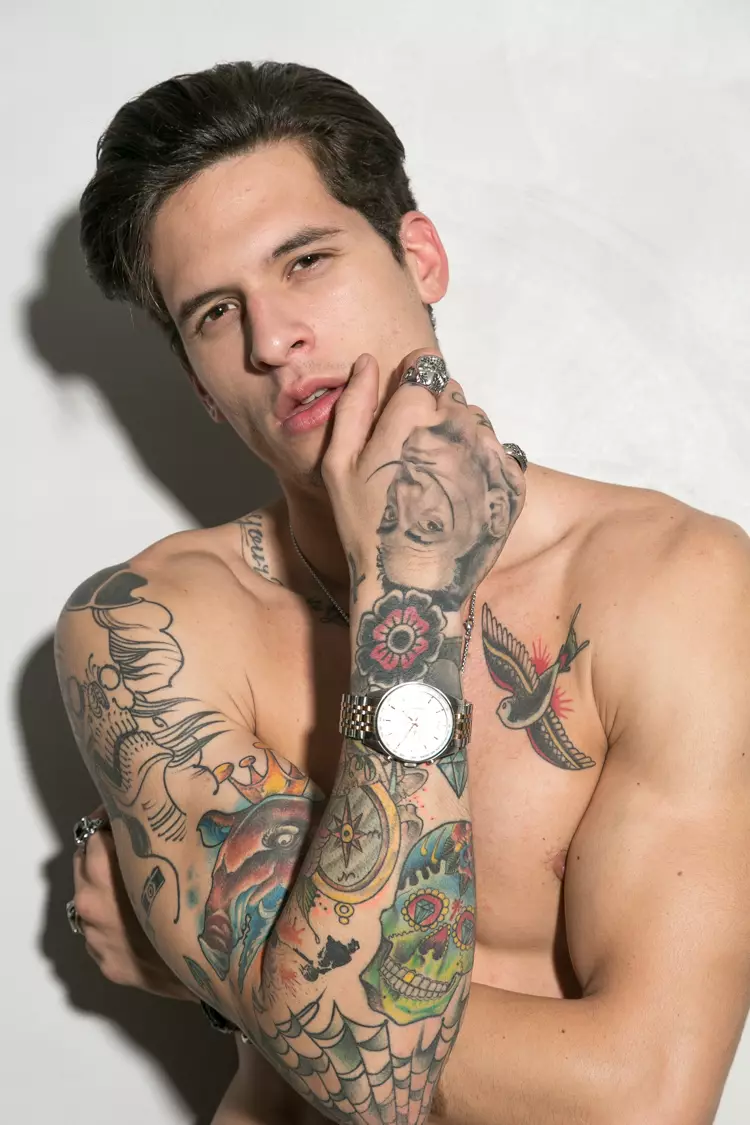 Apa lagi yang boleh kita katakan, orang ramai? kami mempunyai model terkenal Brazil Diego Fragoso untuk kemas kini digital oleh Jeff Segenreich. Diego di Mega Model Brazil.