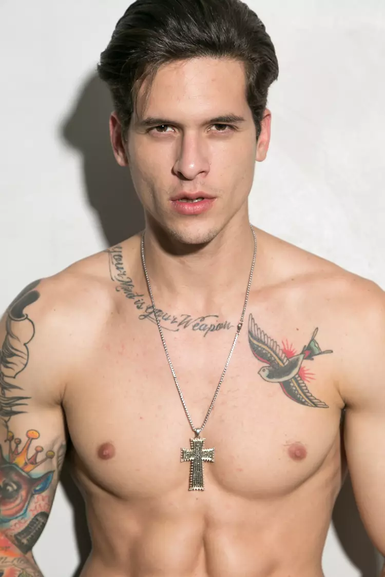 Ano pa ang masasabi natin, mga tao? mayroon kaming Brazilian top model na si Diego Fragoso para sa digital update ni Jeff Segenreich. Diego sa Mega Model Brazil.