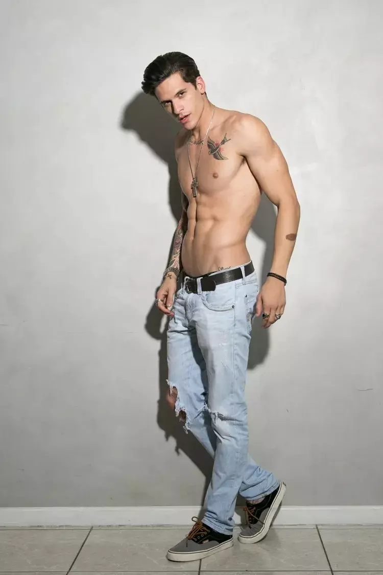 Yana nima deyishimiz mumkin, odamlar? Jeff Segenreich tomonidan raqamli yangilanish uchun bizda braziliyalik top-model Diego Fragoso bor. Diego Mega Model Braziliyada.