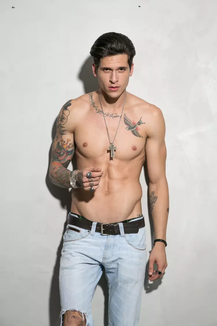 Kaj še lahko rečemo, ljudje? imamo brazilskega top modela Diega Fragoso za digitalno posodobitev Jeffa Segenreicha. Diego pri Mega Model Brazil.