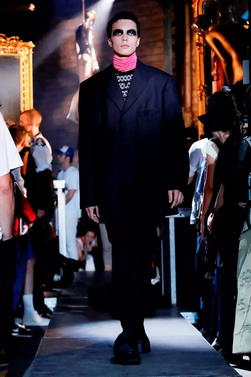 Raf Simons, 2019. tavaszi nyár Párizs14