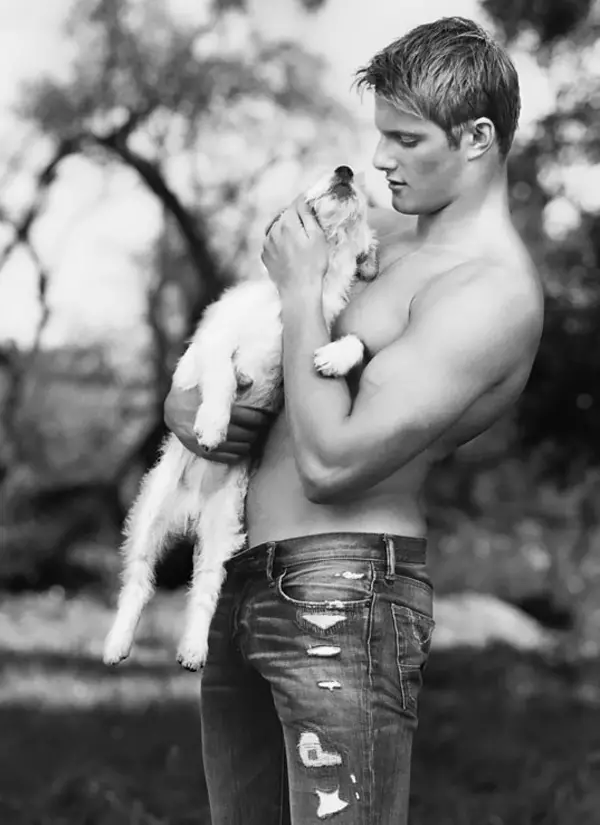 Alexander-Ludwig-pou-Abercrombie-Fitch-campaign-2013-05