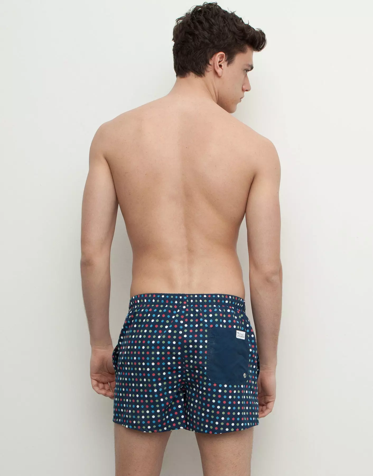 Presentéiert nei Arrivée bei Pull & Bear Beachwear mat Xavier Serrano Modeller Schwamm Shorts, faarwege Tank Tops fir de kommende Fréijoer a Summer 2015.