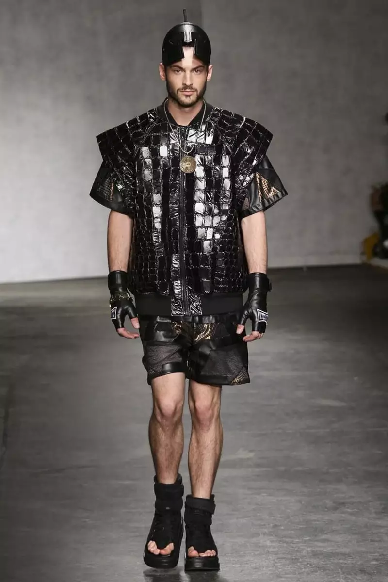 תצוגת אופנה של KTZ Menswear אביב קיץ 2015 בלונדון