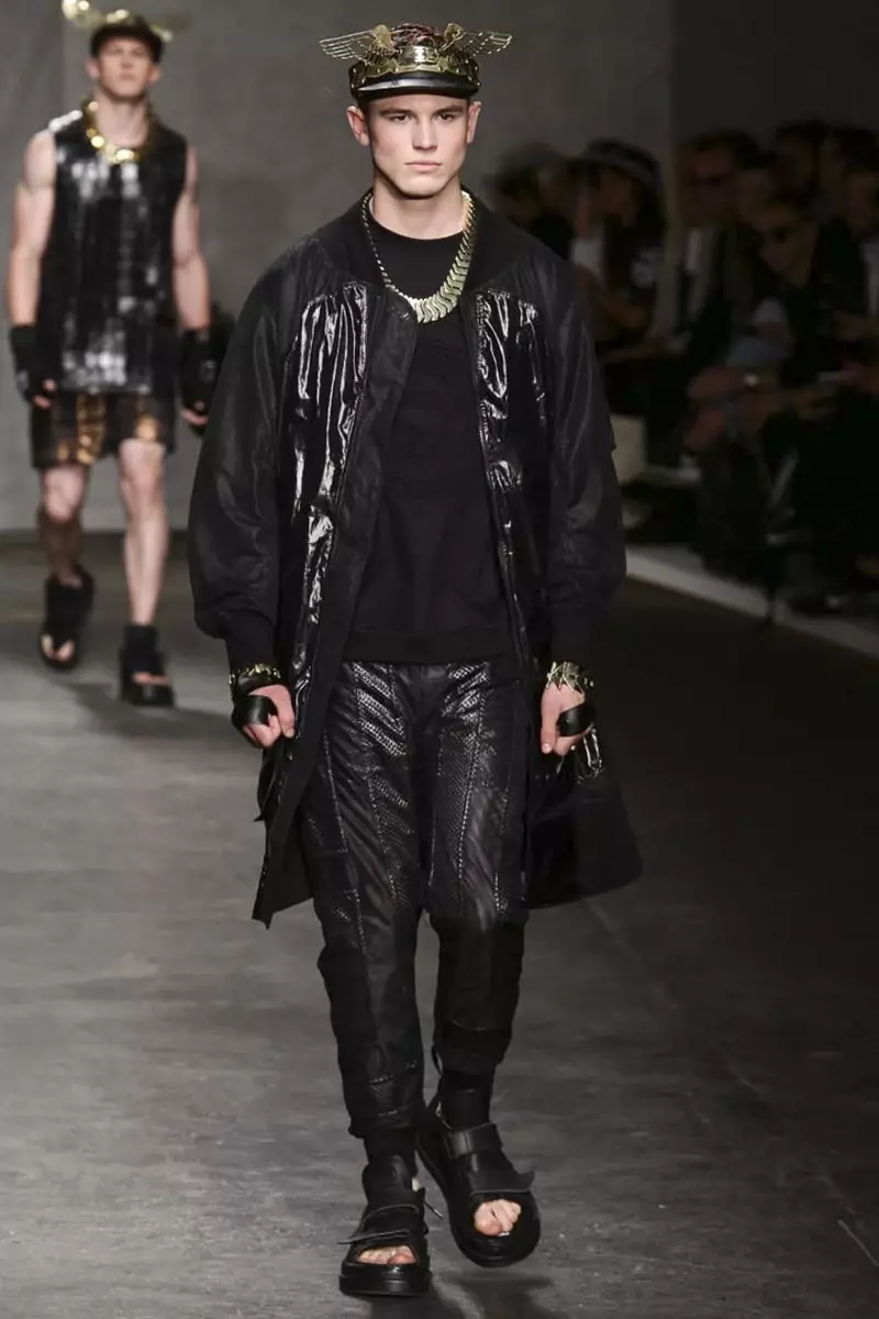 KTZ Menswear Caij Nplooj Hlav Caij Nplooj Hlav 2015 Fashion Show hauv London