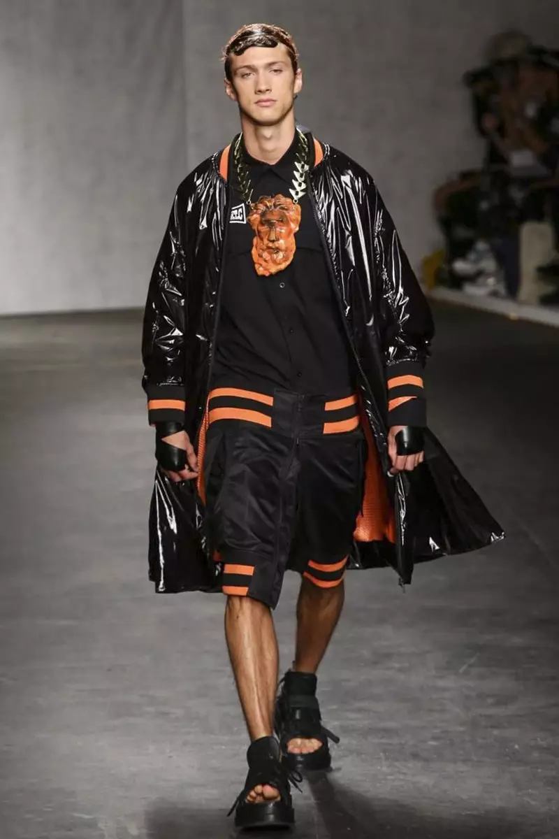 Pertunjukan Fesyen Pakaian Lelaki KTZ Spring Summer 2015 di London