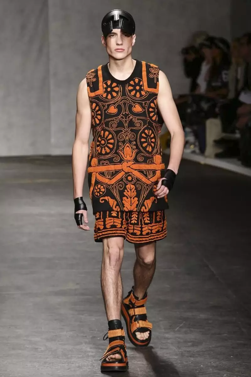 Desfile de moda da KTZ Menswear Spring Summer 2015 em Londres