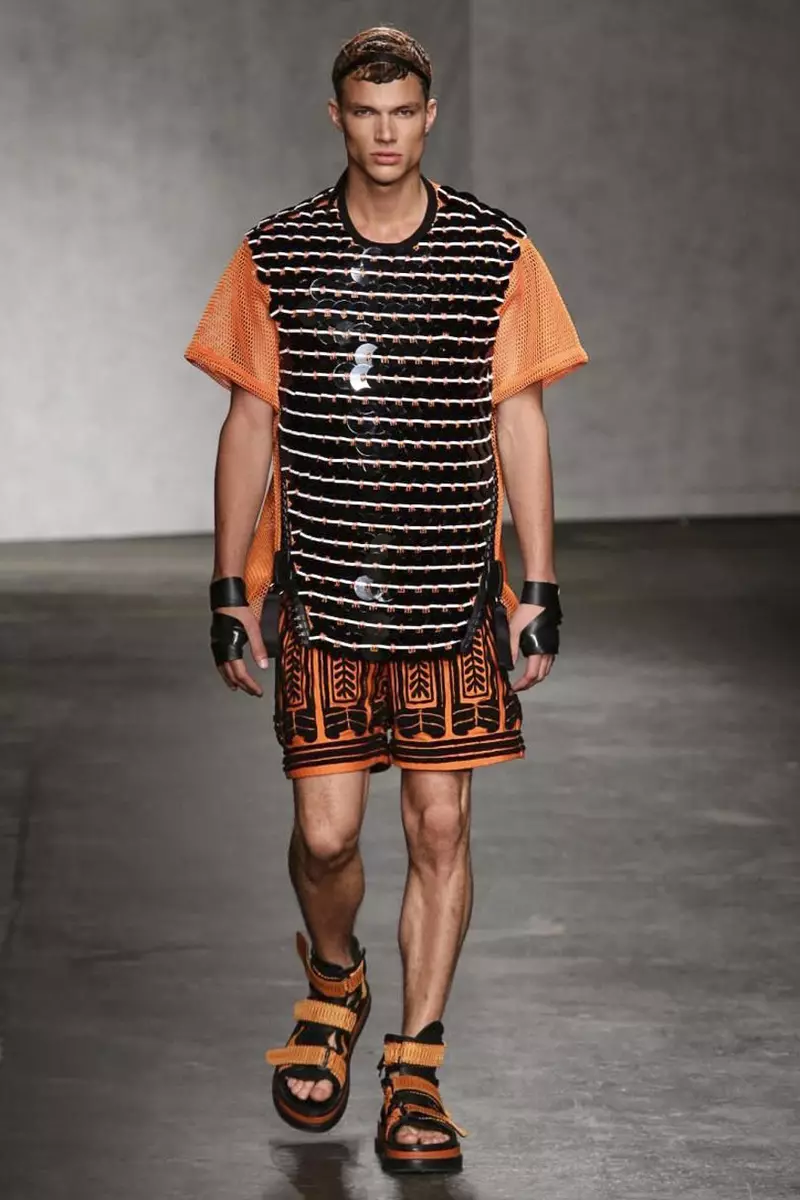 Desfile de moda da KTZ Menswear Spring Summer 2015 em Londres