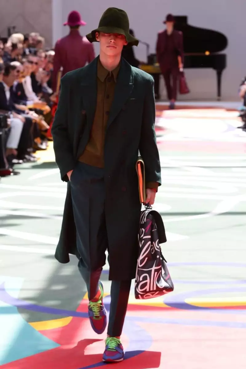 Burberry Prorsum, Vira vesto, Printempa Somero, 2015, Modospektaklo en Londono