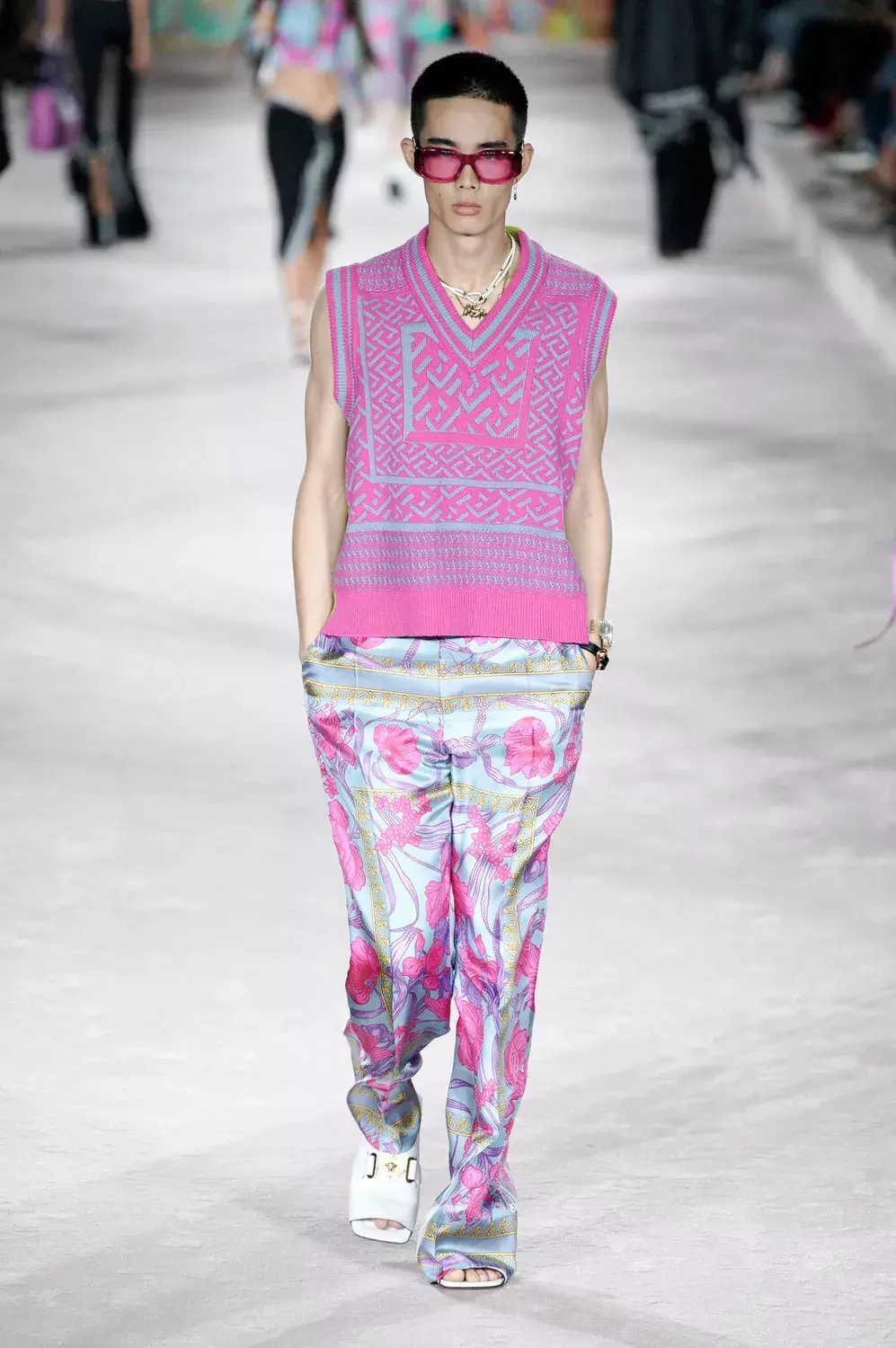 Versace RTW 2022 წლის გაზაფხული მილანი 8796_12