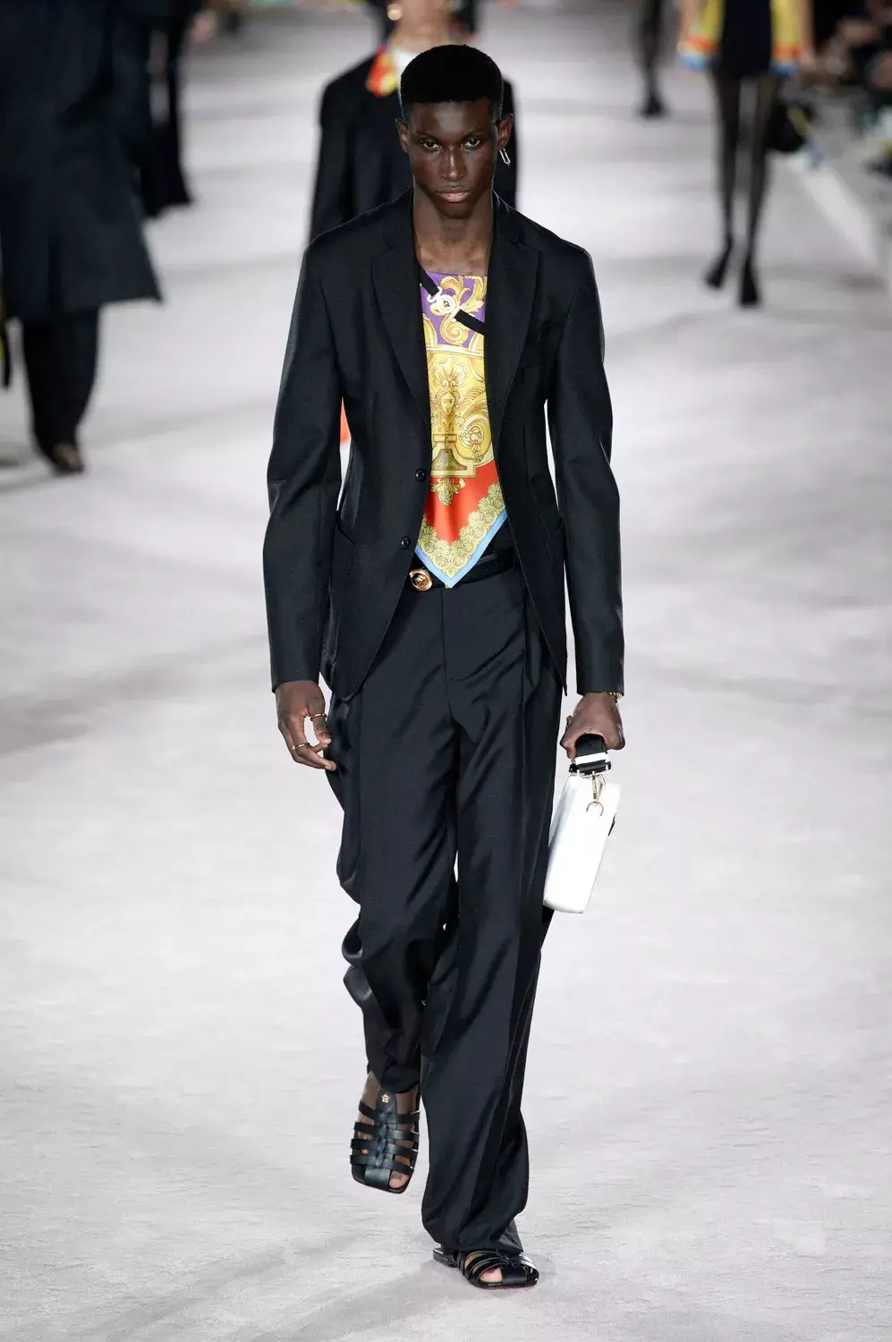 Versace RTW Gwanwyn 2022 Milan 8796_23