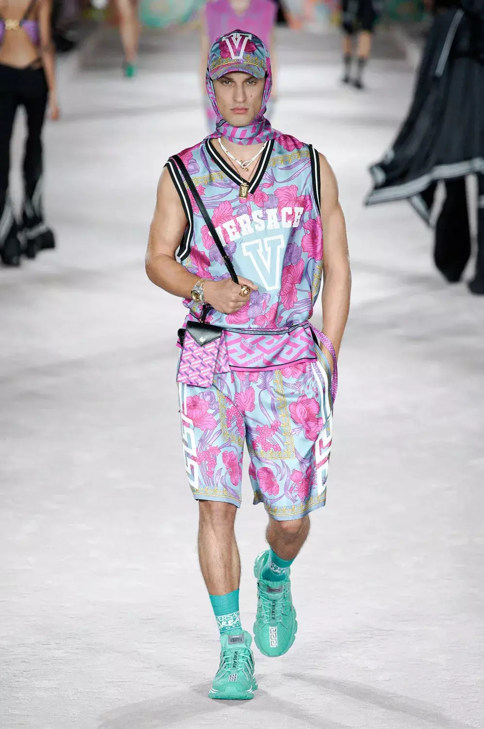 Versace RTW Lente 2022 Milaan 8796_3