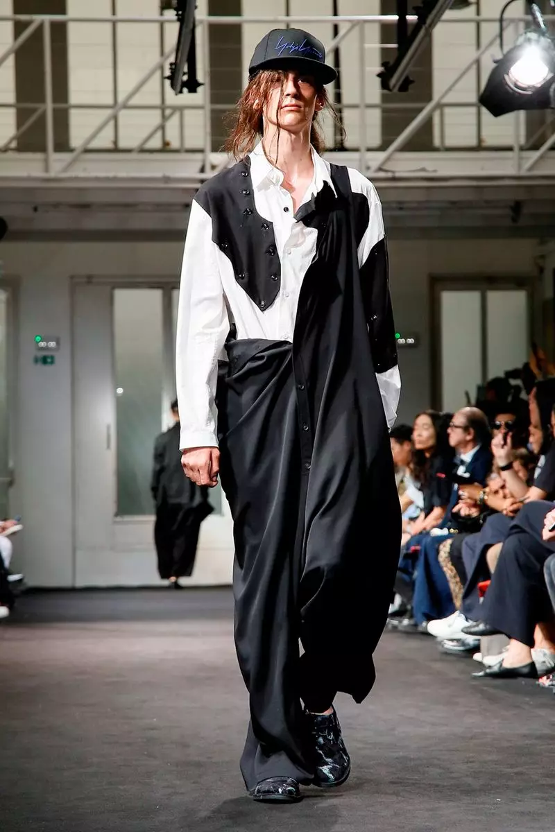 Yohji Yamamoto vīriešu apģērbi 2019. gada pavasara vasarai Parīzē12