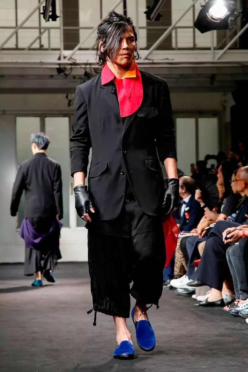 Yohji Yamamoto vīriešu apģērbi 2019. gada pavasara vasarai Parīzē16