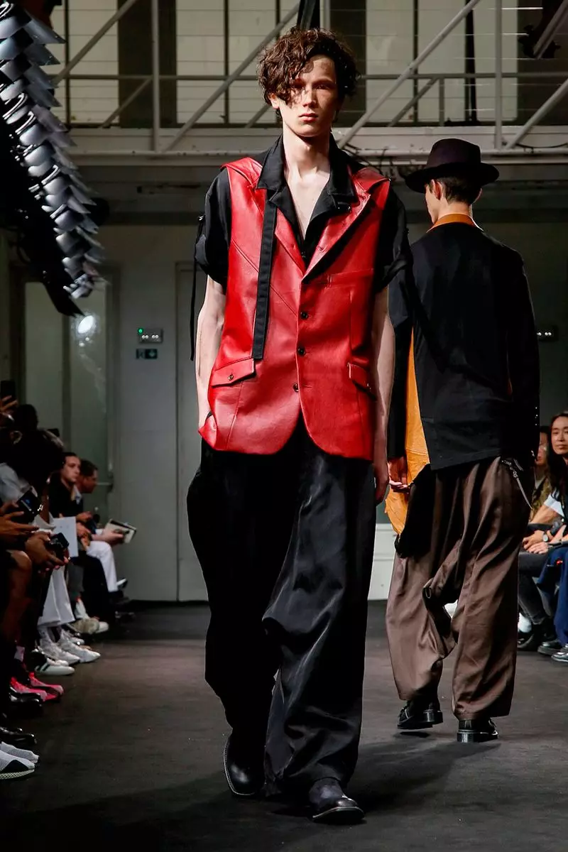 Yohji Yamamoto vīriešu apģērbi 2019. gada pavasara vasarai Parīzē20