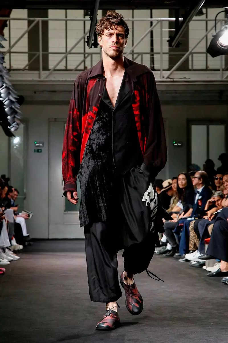 Yohji Yamamoto vīriešu apģērbi 2019. gada pavasara vasarai Parīzē22