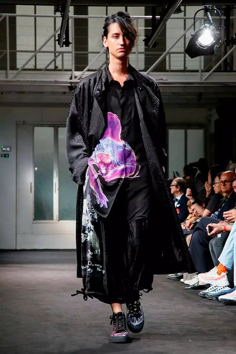 Yohji Yamamoto vīriešu apģērbi 2019. gada pavasara vasarai Parīzē26