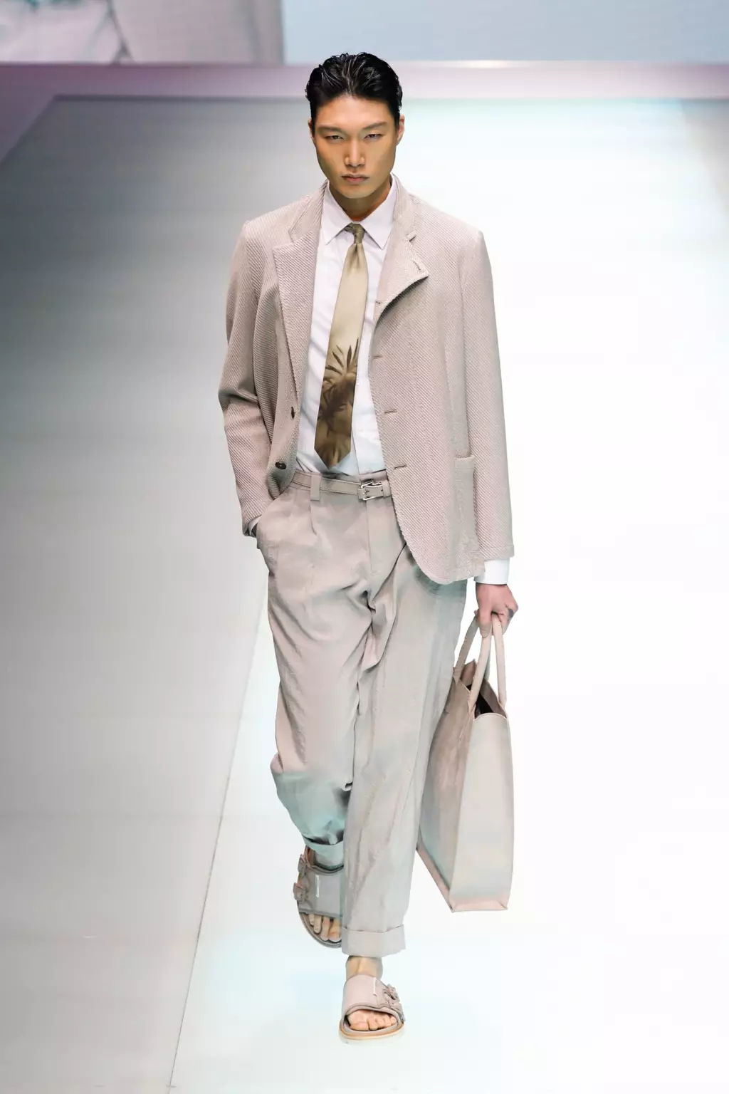 Emporio Armani Ready To Wear Frühjahr 2022 8808_14