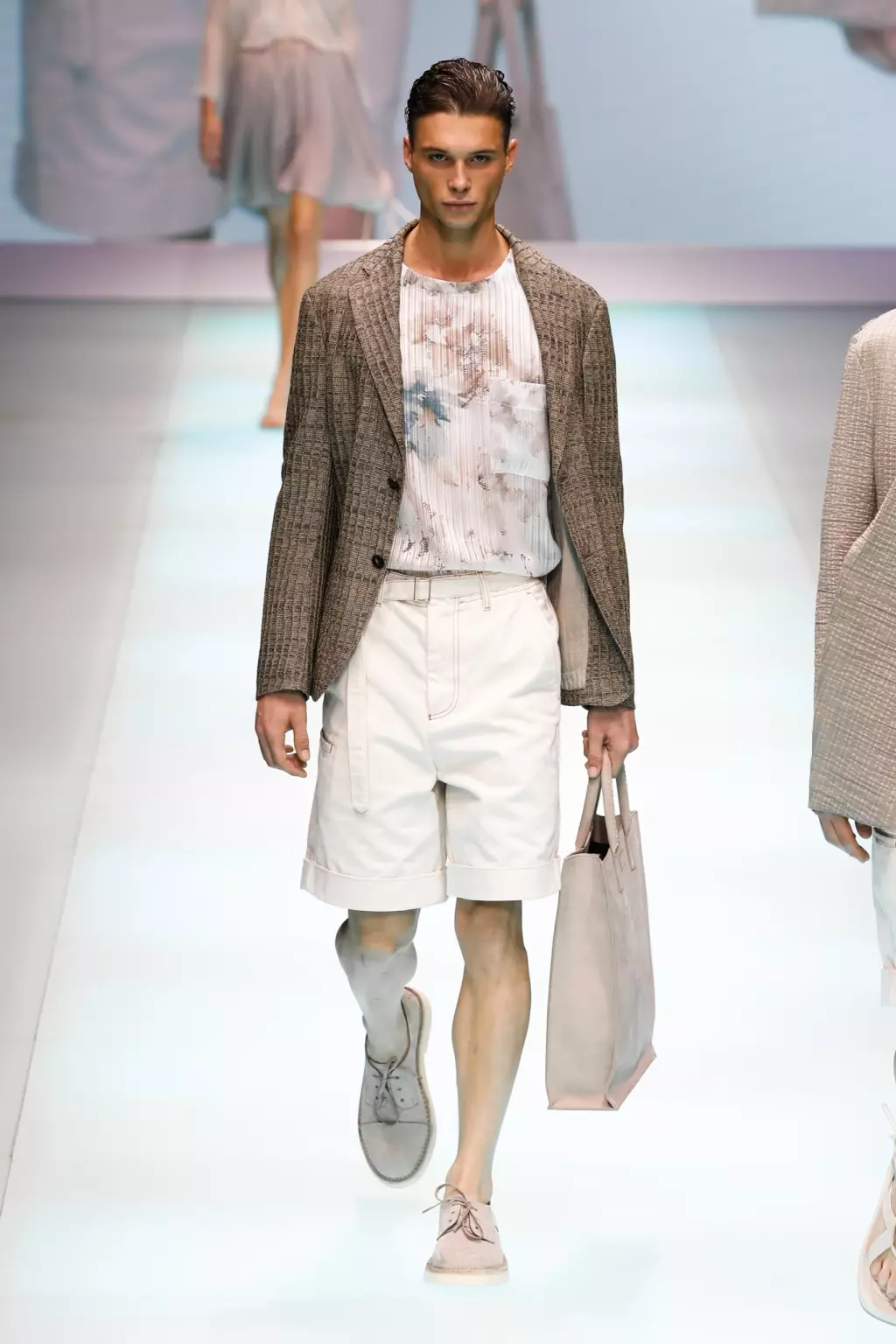 Emporio Armani pronto para usar na primavera de 2022 8808_37