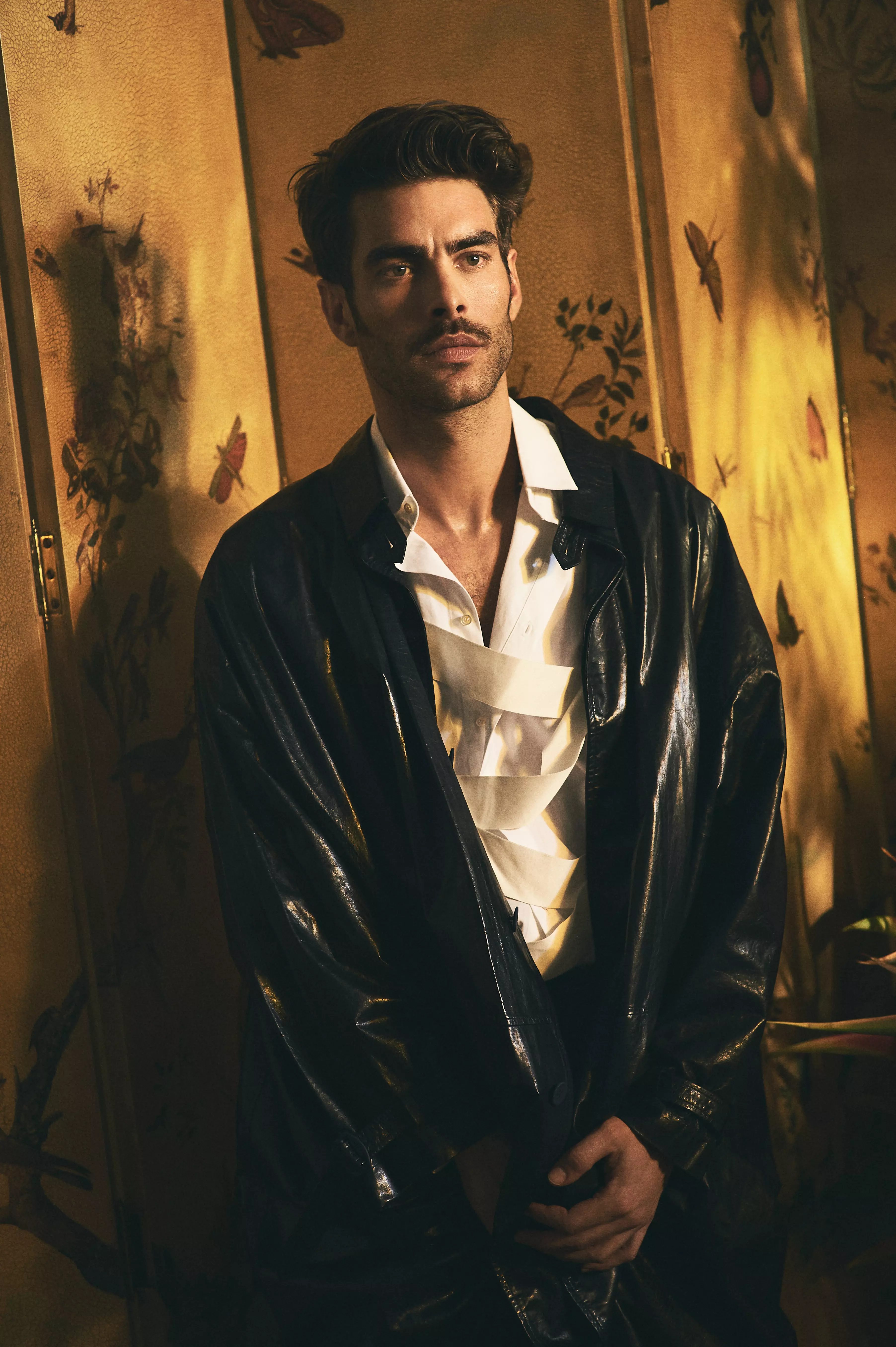 Toppmodellen och skådespelaren Jon Kortajarena dräper i nya L'Officiel Ukraine av Olivier Yoan